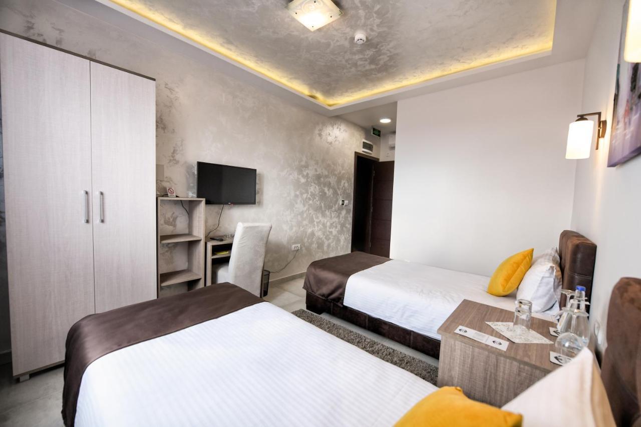 Garnet Hotel & Event Centar Ruma Exterior foto
