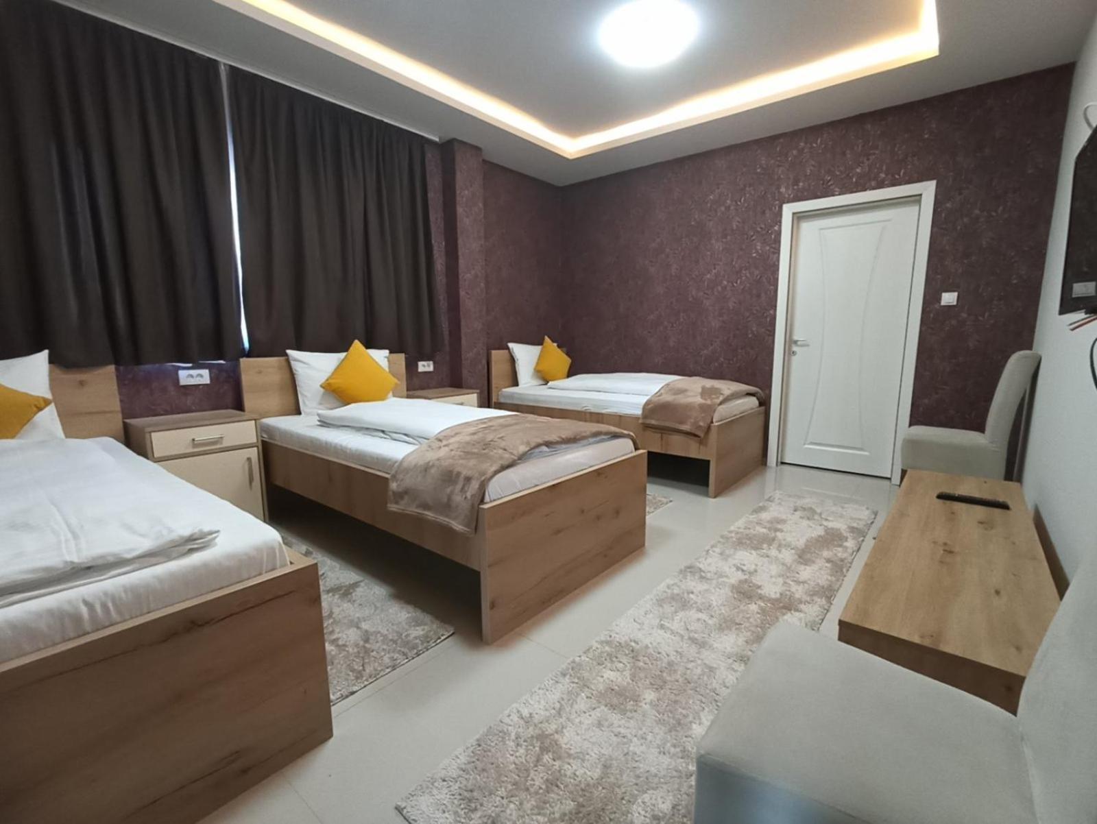 Garnet Hotel & Event Centar Ruma Exterior foto