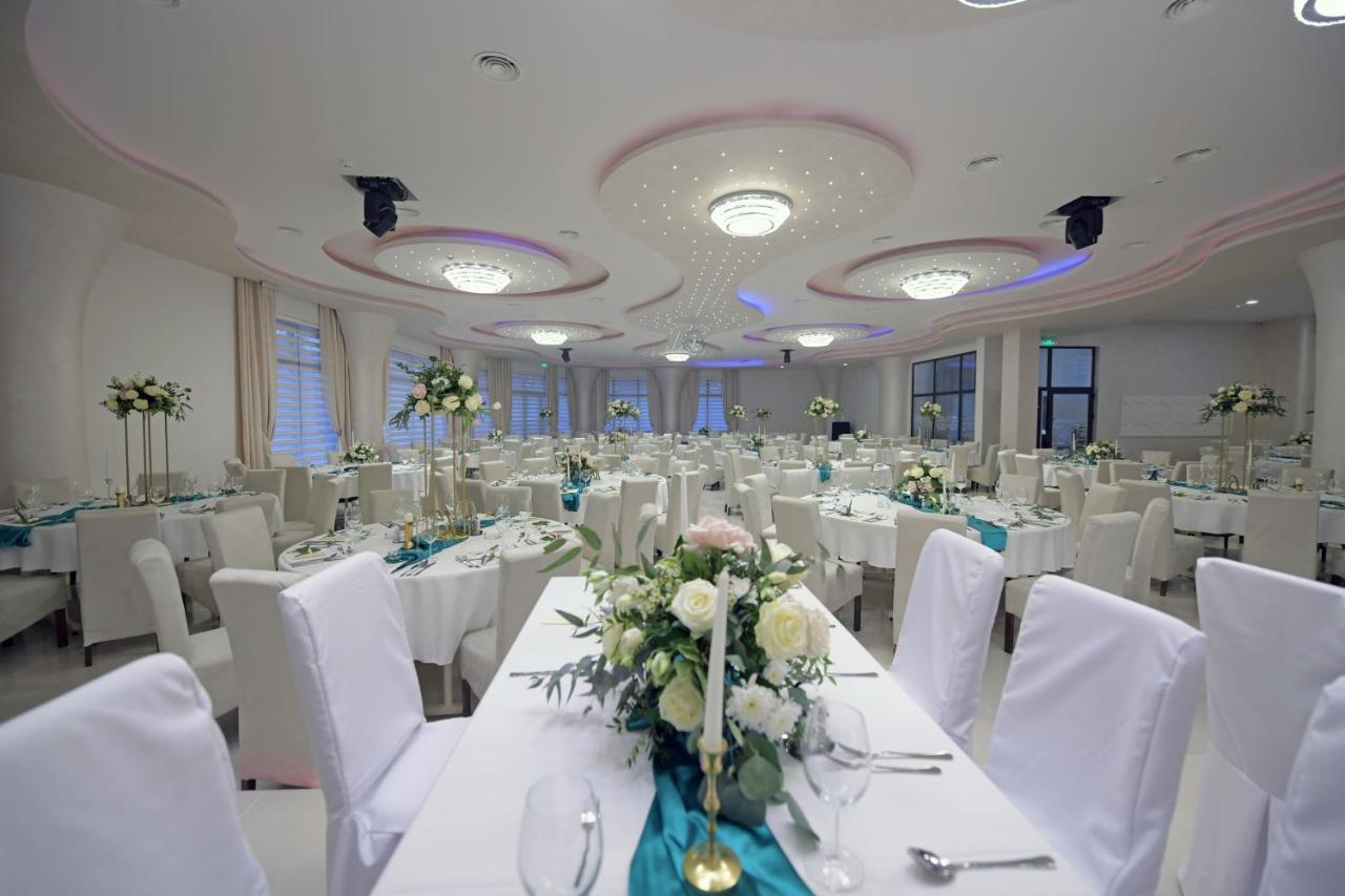 Garnet Hotel & Event Centar Ruma Exterior foto